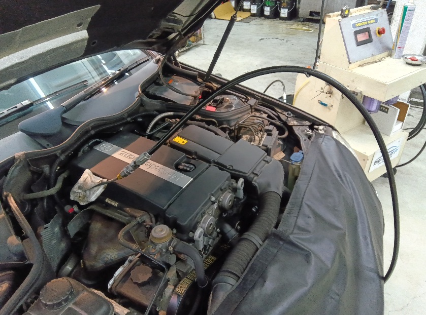 メルセデスベンツ セレストケア エンジン内部洗浄